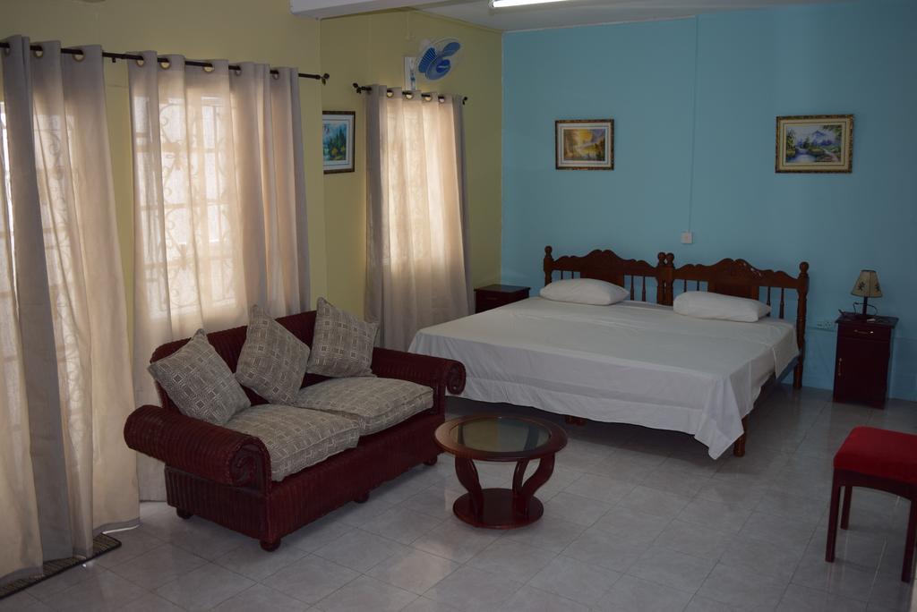 Mauri Holidays 'Budgeted Apartment' La Gaulette Zimmer foto